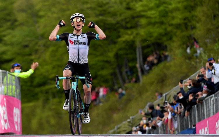Yates Juarai Etape 19 Tapi Bernal Tetap Puncaki Klasemen Giro d'Italia