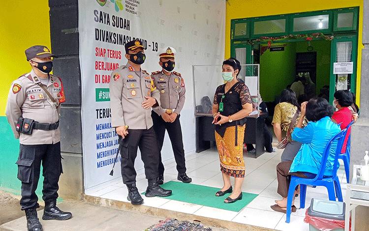 Kapolres Terus Pantau Vaksinasi Covid-19 di Barito Timur
