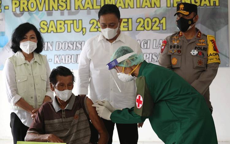 Wakil Gubernur Kalteng Tinjau Vaksinasi Massal di Pulang Pisau