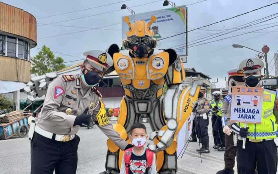 Robot Transformers Bantu Sosialisasi Protokol Kesehatan di Kotawaringin Barat