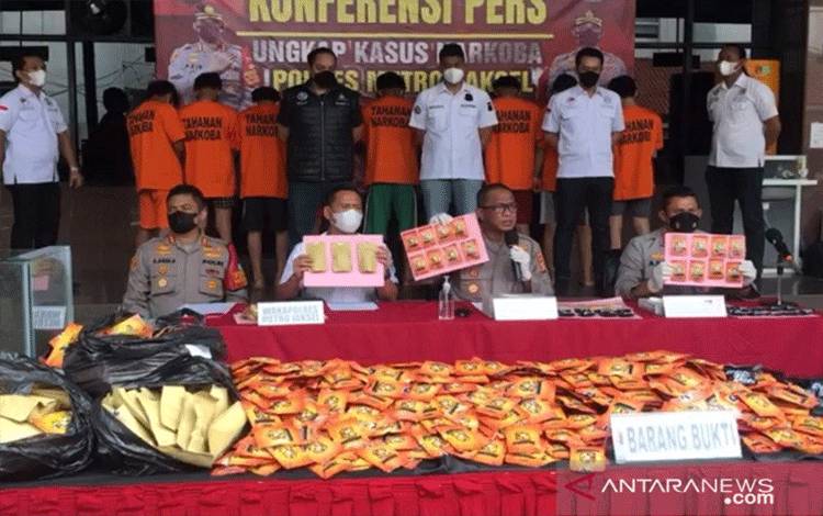 Polisi Sita 185 Kg Tembakau Sintetis