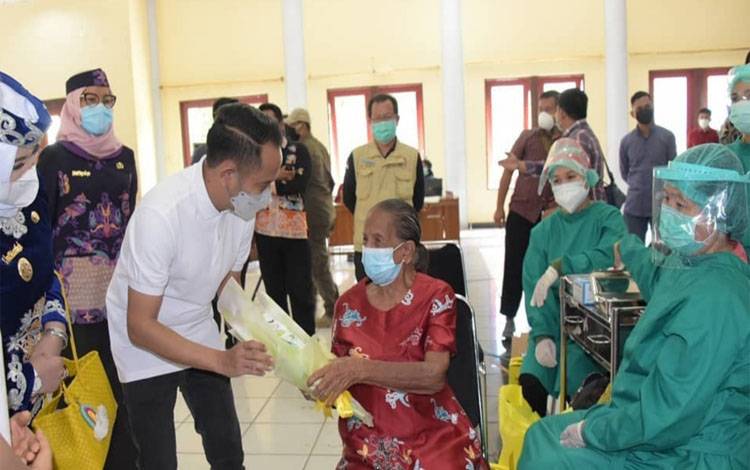 Pemko Palangka Raya Terapkan Mekanisme Vaksinasi 2 Banding 1