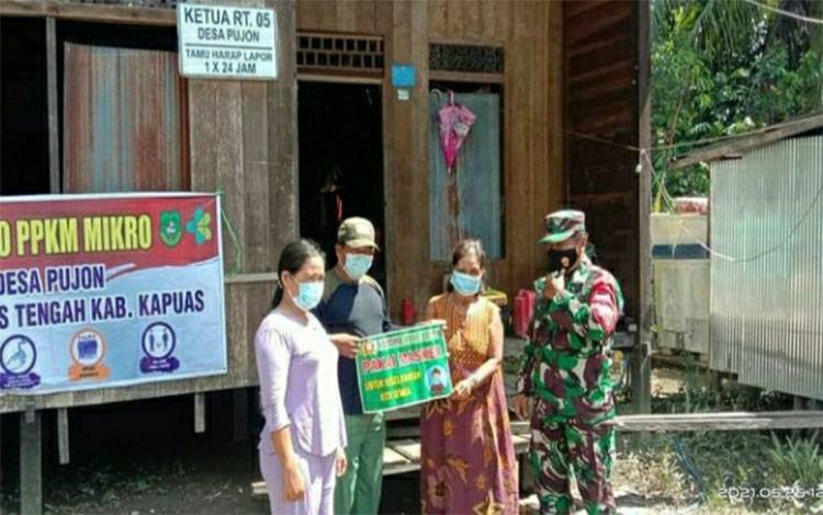 Babinsa Koramil Kapuas Tengah Edukasi Warga Terapkan Prokes