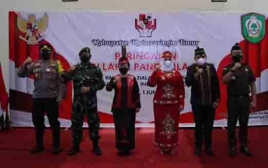 Ketua DPRD Kotawaringin Timur, Rinie Anderson (tiga dari kiri) saat mengikuti peringatan hari Pancasila bersama unsur FKPD.
