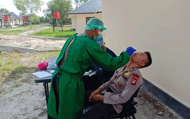 Satbrimob Polda Kalteng Jalani Rapid Antigen untuk Deteksi Dini