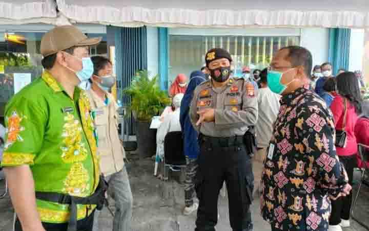 Kadinkes Kalteng Tinjau Vaksinasi Masal Lansia di Palangka Raya