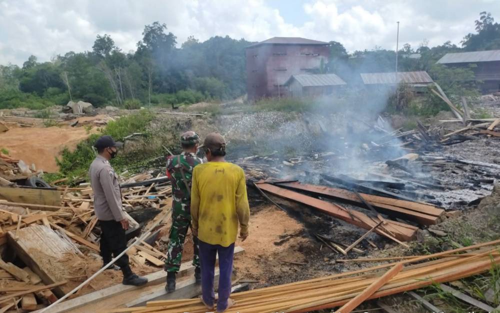 Api Muncul dari Tempat Pengolahan Kayu Kecamatan Sanaman Mantikei Katingan, ini Upaya Polisi