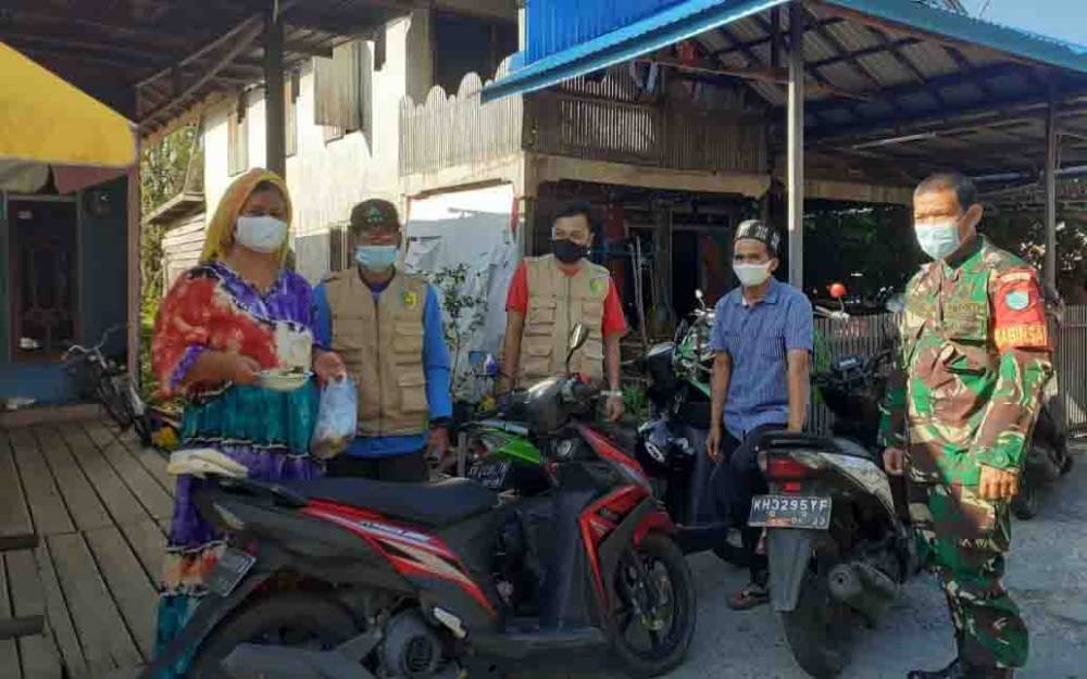 Babinsa Koramil 01 Pahandut Lakukan Komsos di Wilayah Binaan