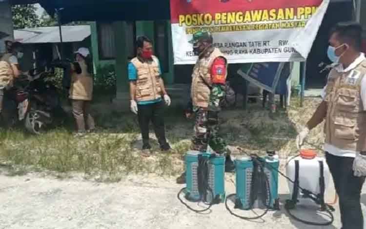 Penyemprotan disinfektan di Desa Rangan Tate