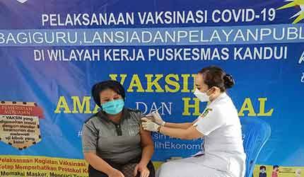Babinsa Koramil Kandui? Kawal Vaksinasi Lansia