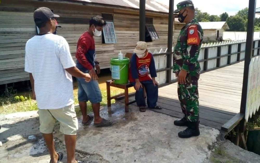 Babinsa Rungan Intensifkan Komsos dan Edukasi Protokol Kesehatan