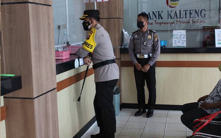 Kapolres Seruyan Kunjungi Samsat Kuala Pembuang Sosialisasi Zona Integritas