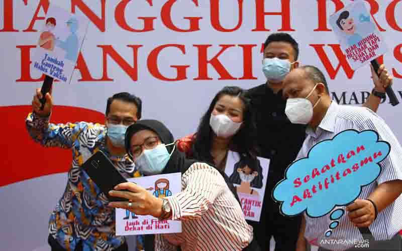 Kemenparekraf Siapkan Paket Wisata Vaksin Dosis Lengkap