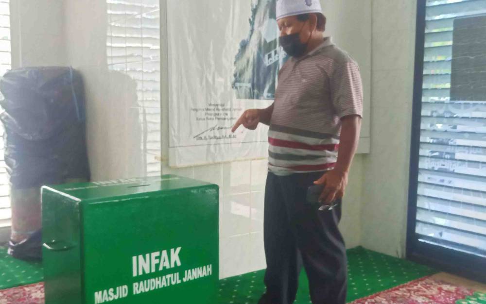 Ketahuan Kuras Isi Kotak Amal, Pelaku Langsung Melarikan Diri