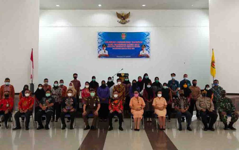 Bupati Katingan, Sakariyas foto menghadiri pelatihan peningkatan kapasitas kader pembangunan manusia dalam rangka upaya pencegahan stunting, Kamis, 10 Juni 2021.