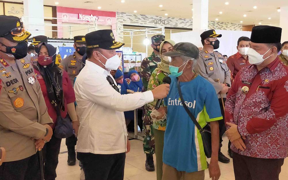 Gubernur Kalteng Pantau Pelaksanaan Vaksinasi Covid-19 Massal di Sampit
