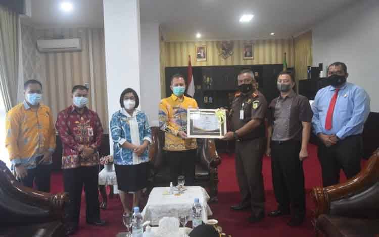 Pemkab Gunung Mas dan Kejari Selamatkan Aset Senilai Ratusan Juta