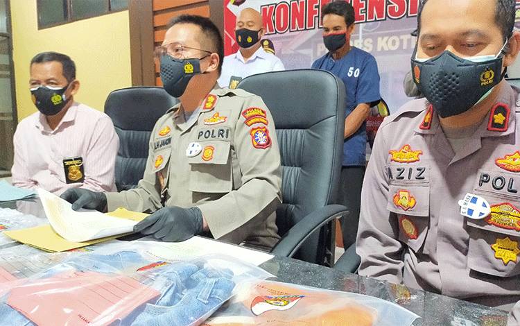 Suami Bunuh Istri dengan 11 Bacokan