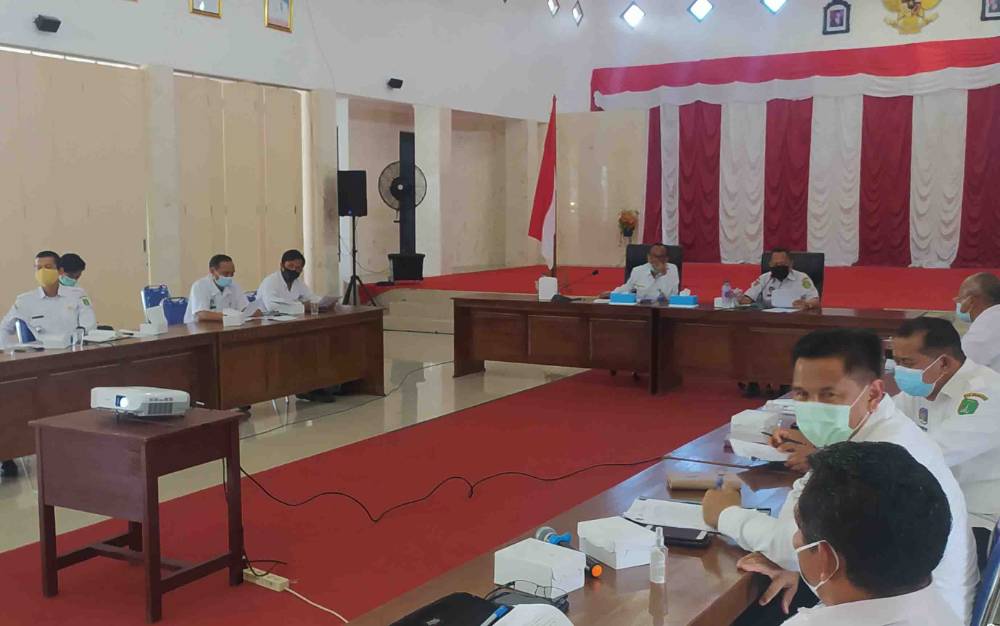 Rapat pembahasan draft SOP pelaksanaan isolasi mandiri dan hajatan saat pandemi covid-19