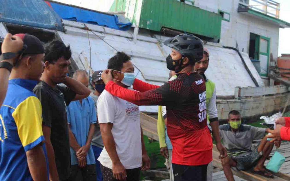 Kapolres Seruyan Kampanyekan Protokol Kesehatan Sambil Naik Sepda
