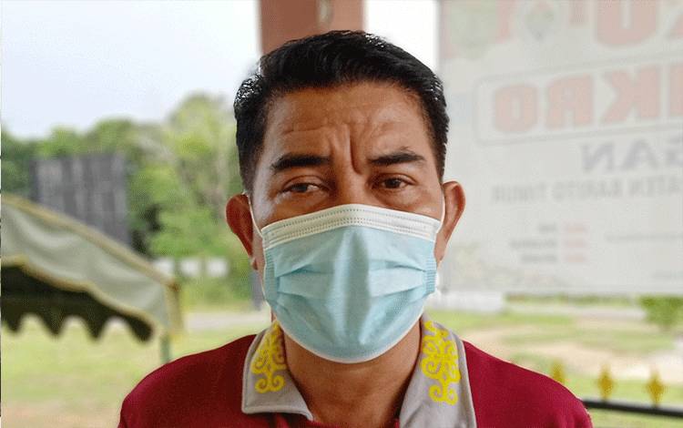 Kepala Desa Lagan, Frans Singal