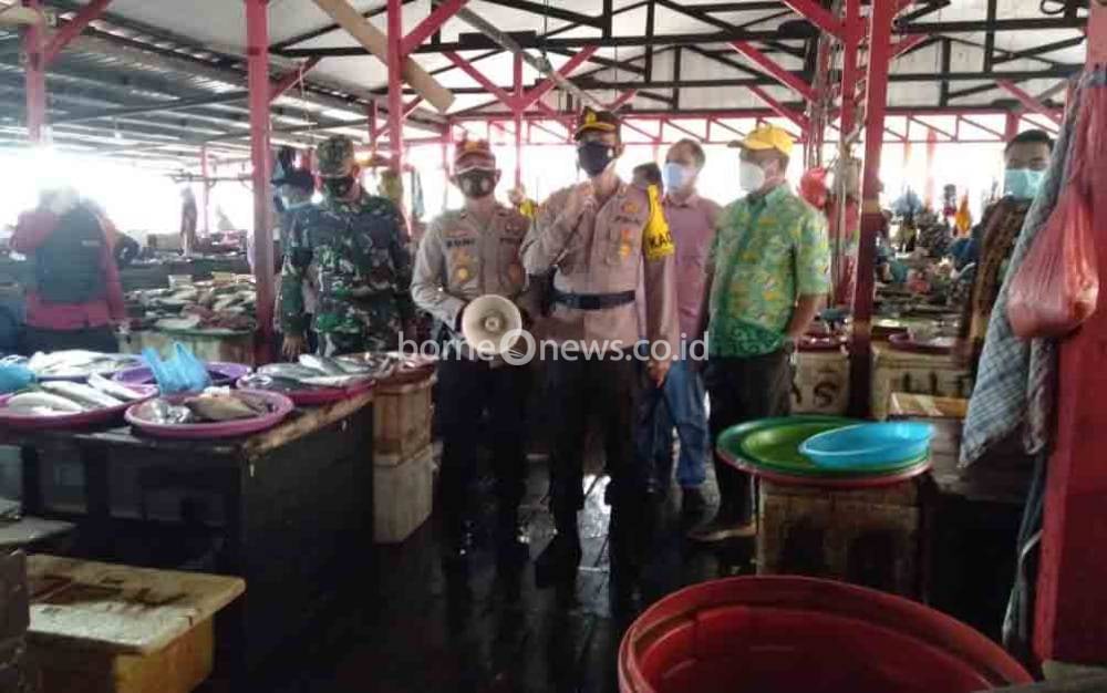 Pedagang dan Pengunjung Pasar di Seruyan Diberi Pemahaman Pentingnya Vaksinasi