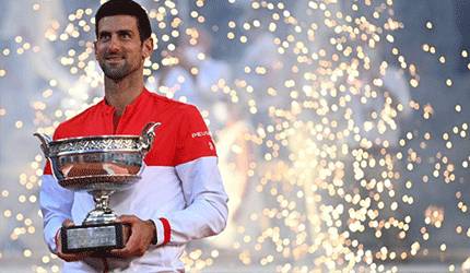Tundukkan Tsitsipas, Djokovic Sabet Gelar French Open Keduanya