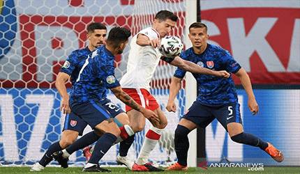 Matikan Pergerakan Lewandowski Jadi Kunci Kemenangan Slovakia