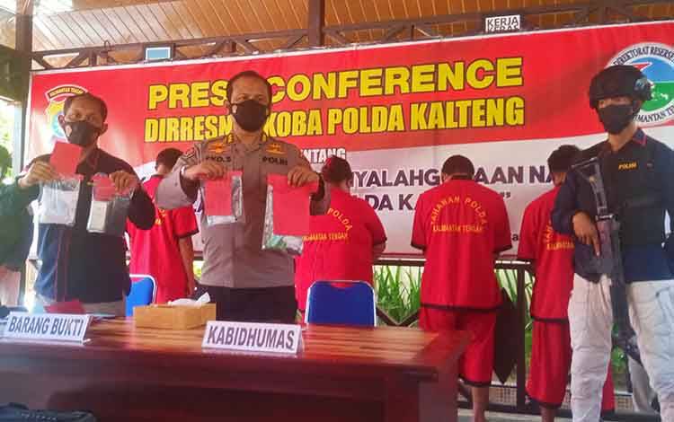 Polda Kalteng Tangkap 6 Kurir dan Ratusan Gram Sabu Disita