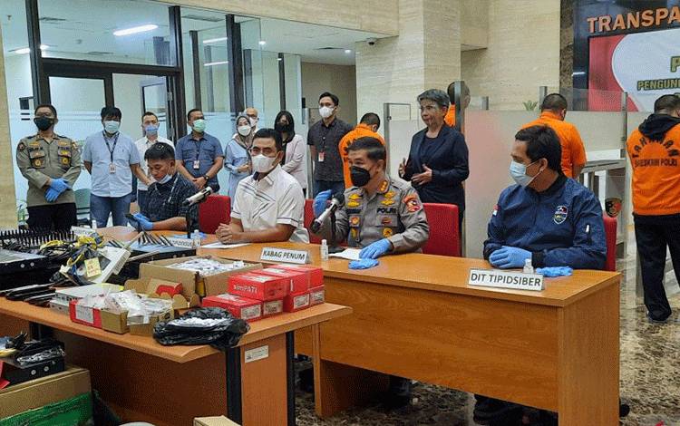 Polisi Tangkap 5 Pelaku Pinjaman Online Jaringan Tiongkok