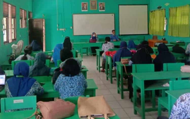 Antisipasi Orang Tua Bingung, SMPN 9 Sampit Laksanakan Penerimaan Peserta Didik Baru Secara Luring
