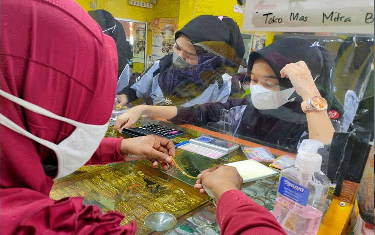 Akhir Pekan Ini Harga Emas di Sampit Turun Lagi, Cek Harganya!