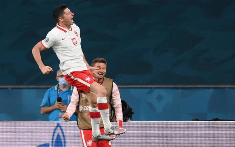 Spanyol Kembali Seri Setelah Lewandowksi Selamatkan Polandia