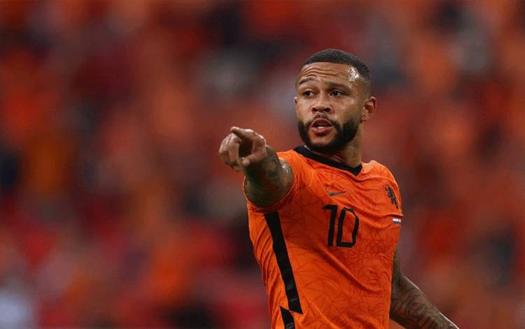 Striker Belanda Memphis Depay saat pertandingan Belanda melawan Austria dalam Grup C EURO 2020 di Johan Cruyff Arena di Amsterdam pada 17 Juni 2021. (AFP/DEAN MOUHTAROPOULOS)