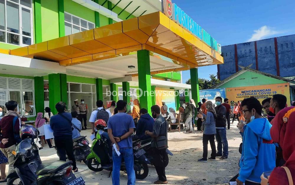 Warga antusias ikuti vaksinasi Covid-19 di Puskesmas Madurejo.