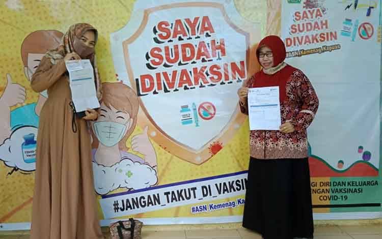 Guru dan Tenaga Pendidik MIN 1 Kapuas Antusias Ikuti Vaksinasi Covid-19