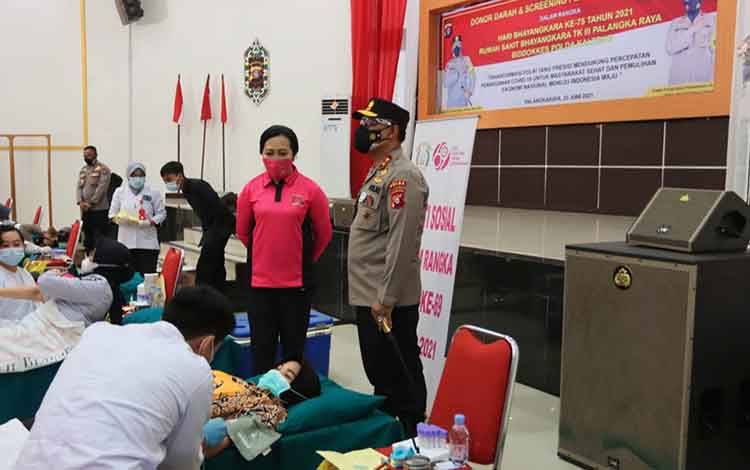 Kapolda Kalteng Tinjau Donor Darah HUT Bhayangkara