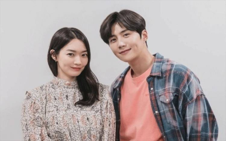 Aktris asal Korea Shin Min A dan Kim Seon Ho (ANTARA/Netflix)