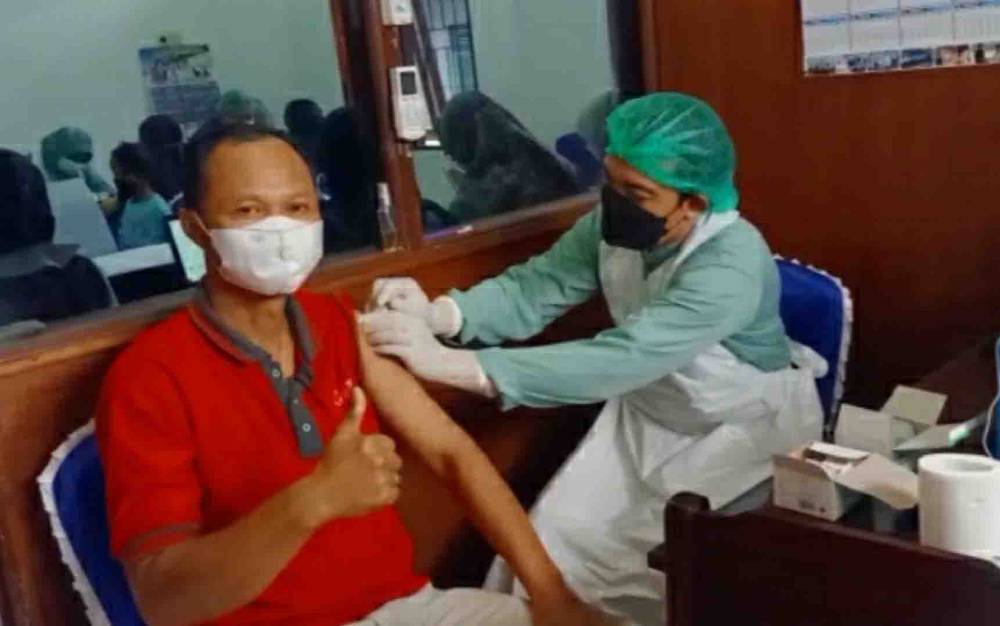 Vaksinasi Covid-19 di Kelurahan Selat Tengah Disambut Antusias Warga