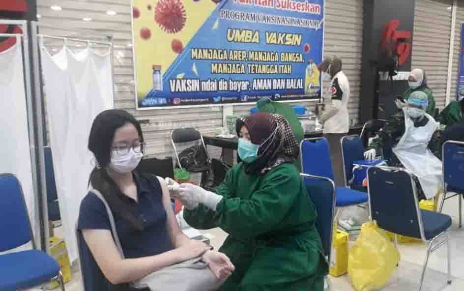 Serbuan Vaksin di Pusat Perbelanjaan Palangka Raya Lampaui Target