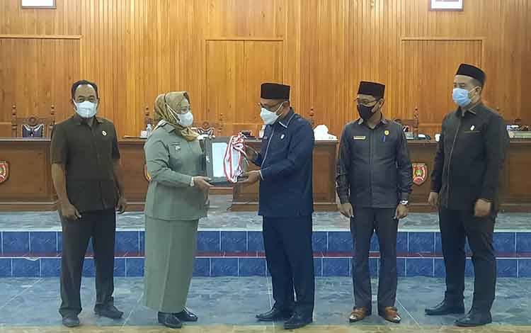 DPRD Kobar Ajukan Raperda Inisiatif terkait Perlindungan untuk Petani Sawit Mandiri