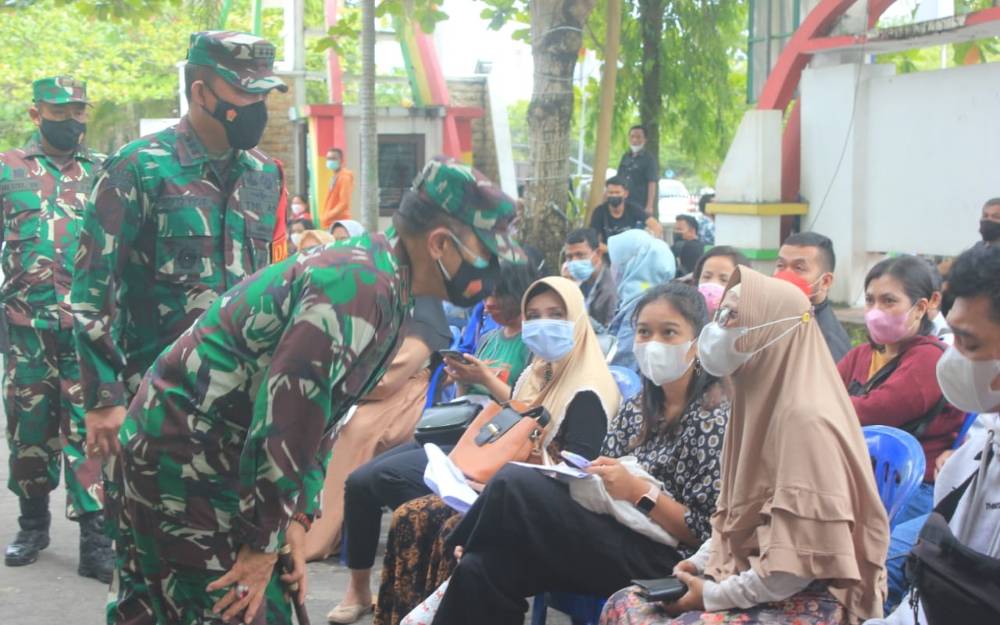 Danrem dan Dandim Beri Motivasi Lansia yang Ikuti Vaksinasi