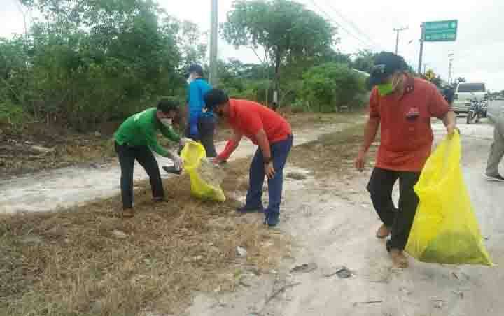 Peringati Hari Lingkungan Hidup, Wakil Bupati Katingan Bersihkan Sampah di Jalan