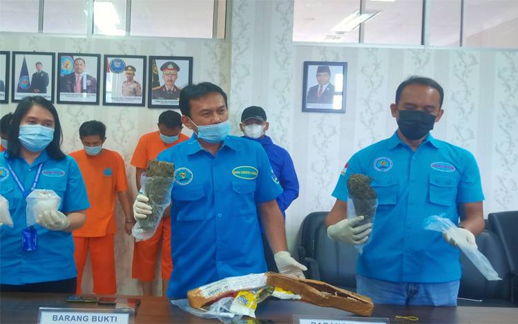 BNN Kalteng Ringkus 2 Kurir Bersama 2 Ons Sabu