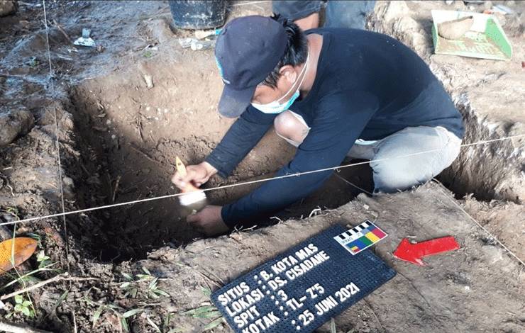 Arkeolog Temukan Struktur Sumur Tua di Benteng Kota Mas