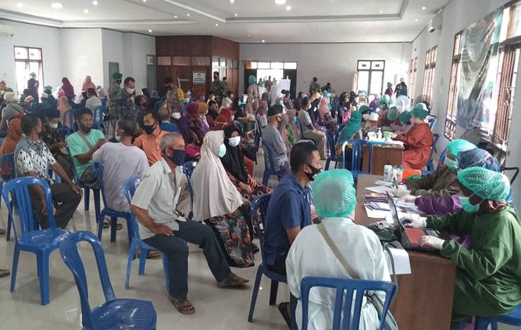 Ratusan Masyarakat Sukamara Antusias Ikuti Vaksinasi