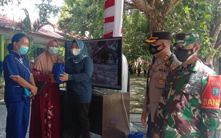 Bupati Kobar Apresiasi Antusias Warga Ikuti Vaksin