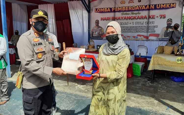 Gemawira Kotim Juara 1 Lomba Pemberdayaan UMKM Hari Bhayangkara ke-75