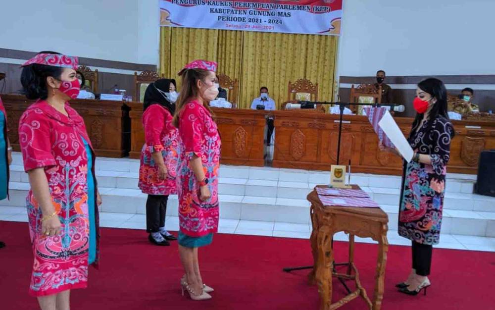 Nomi Aprilia Nahkodai Kaukus Perempuan Parlemen Kabupaten Gunung Mas