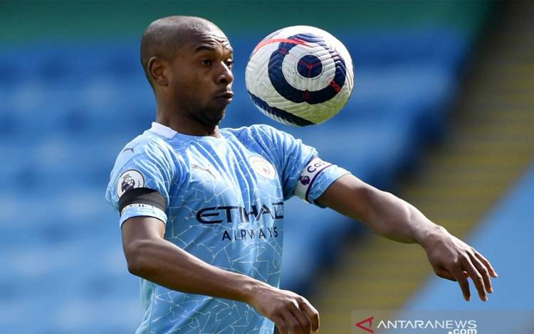 Fernandinho Perpanjang Kontrak Bersama Manchester City
